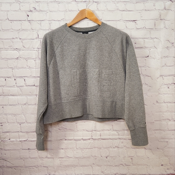 Nike Versa Crew Embossed Cropped Sweatshirt Activewear Oversized Loungewear Gym - Picture 4 of 13